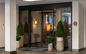 Louis Hotel